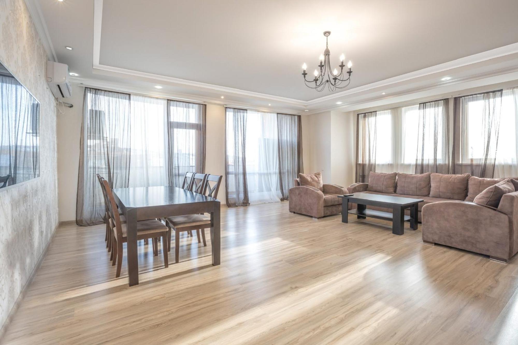 2 Bedrooms 2 Bathrooms Large And Lux Apartment Best Location 耶烈万 外观 照片