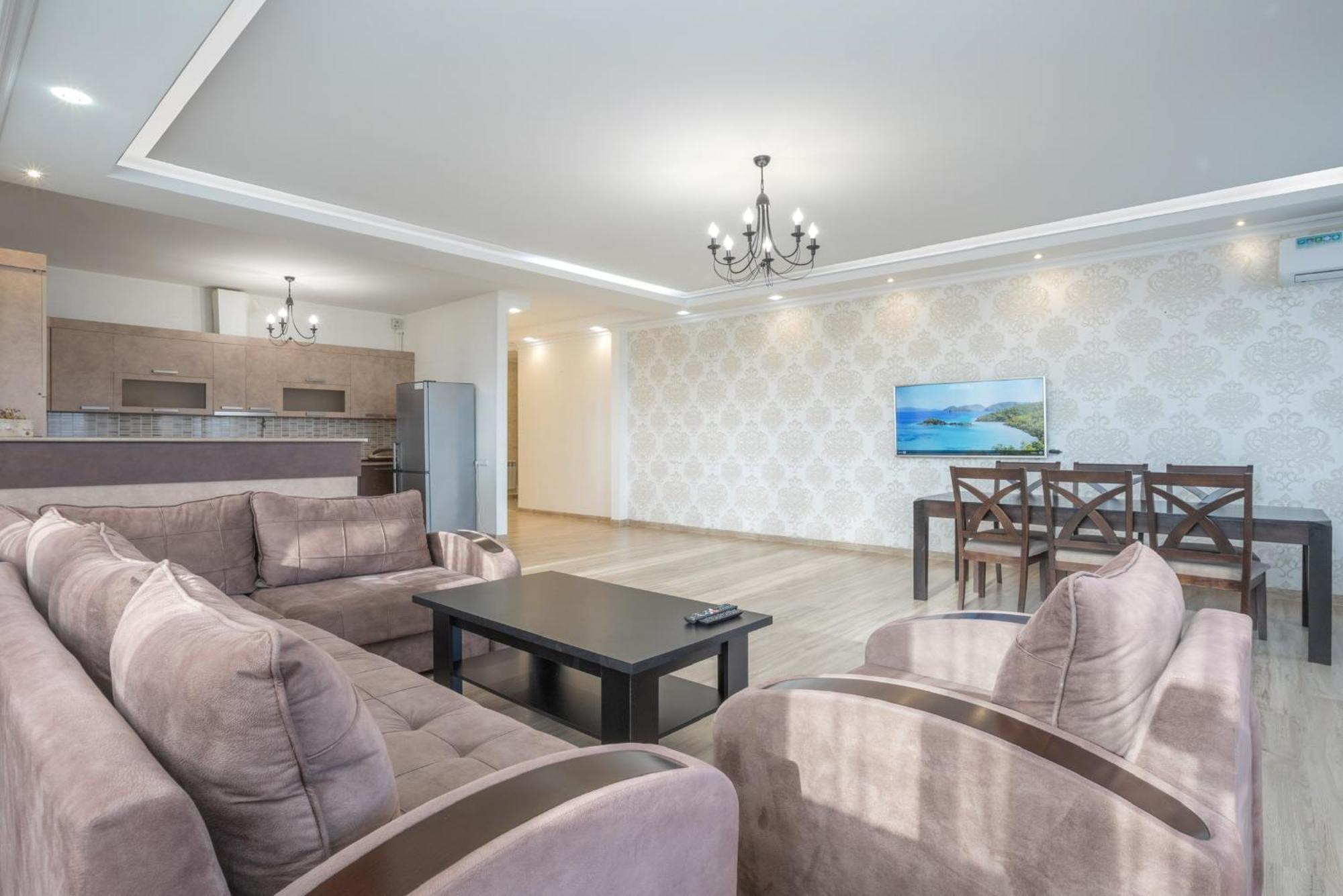 2 Bedrooms 2 Bathrooms Large And Lux Apartment Best Location 耶烈万 外观 照片