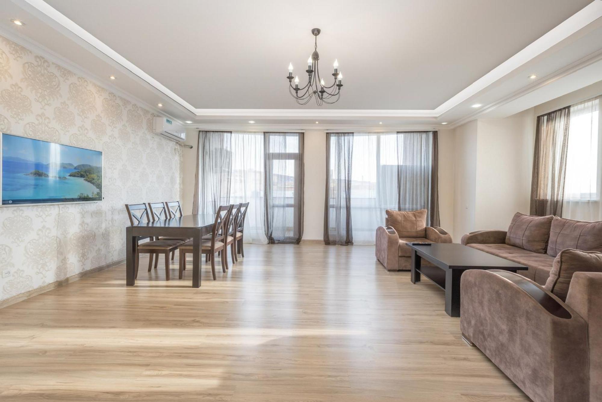 2 Bedrooms 2 Bathrooms Large And Lux Apartment Best Location 耶烈万 外观 照片