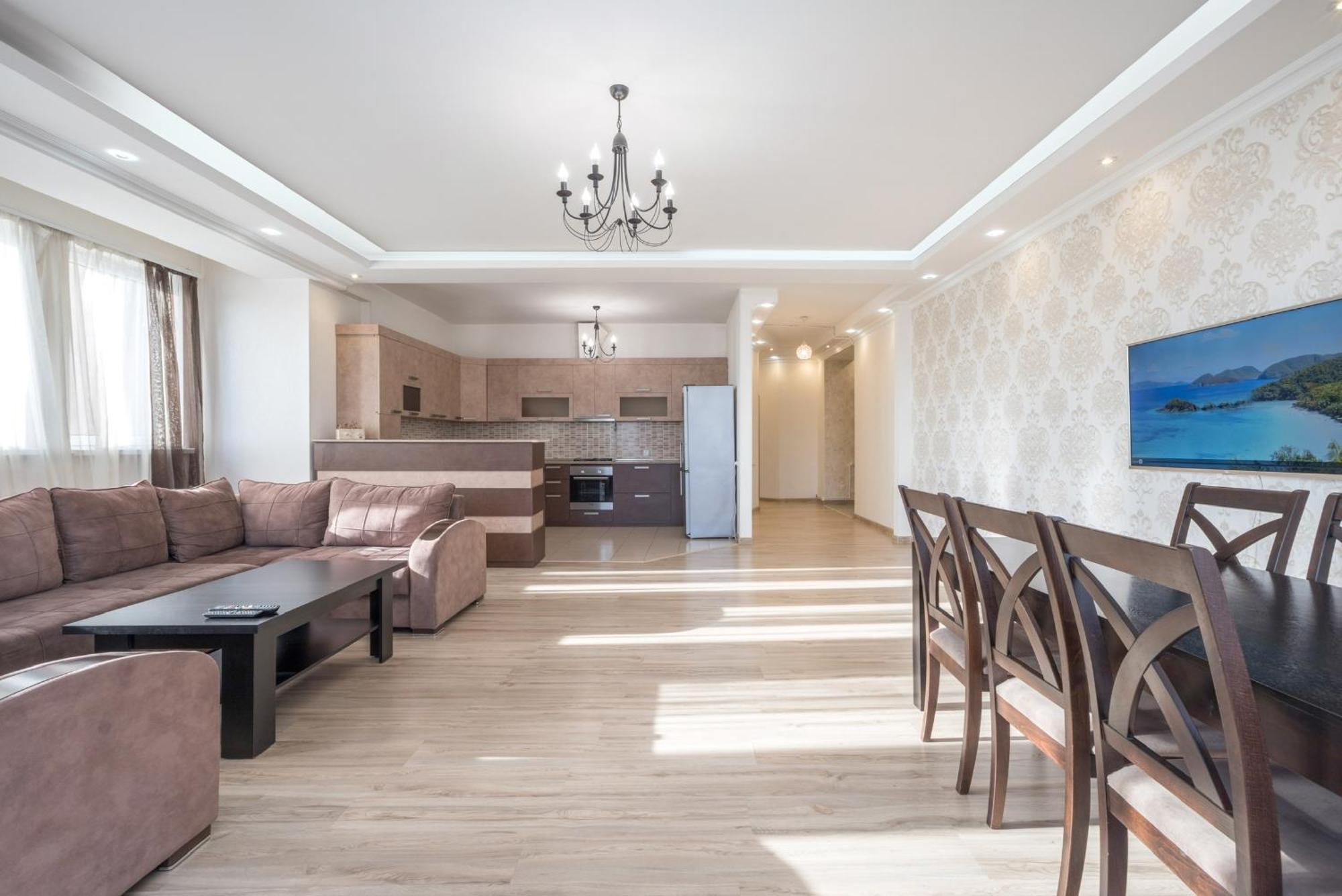 2 Bedrooms 2 Bathrooms Large And Lux Apartment Best Location 耶烈万 外观 照片