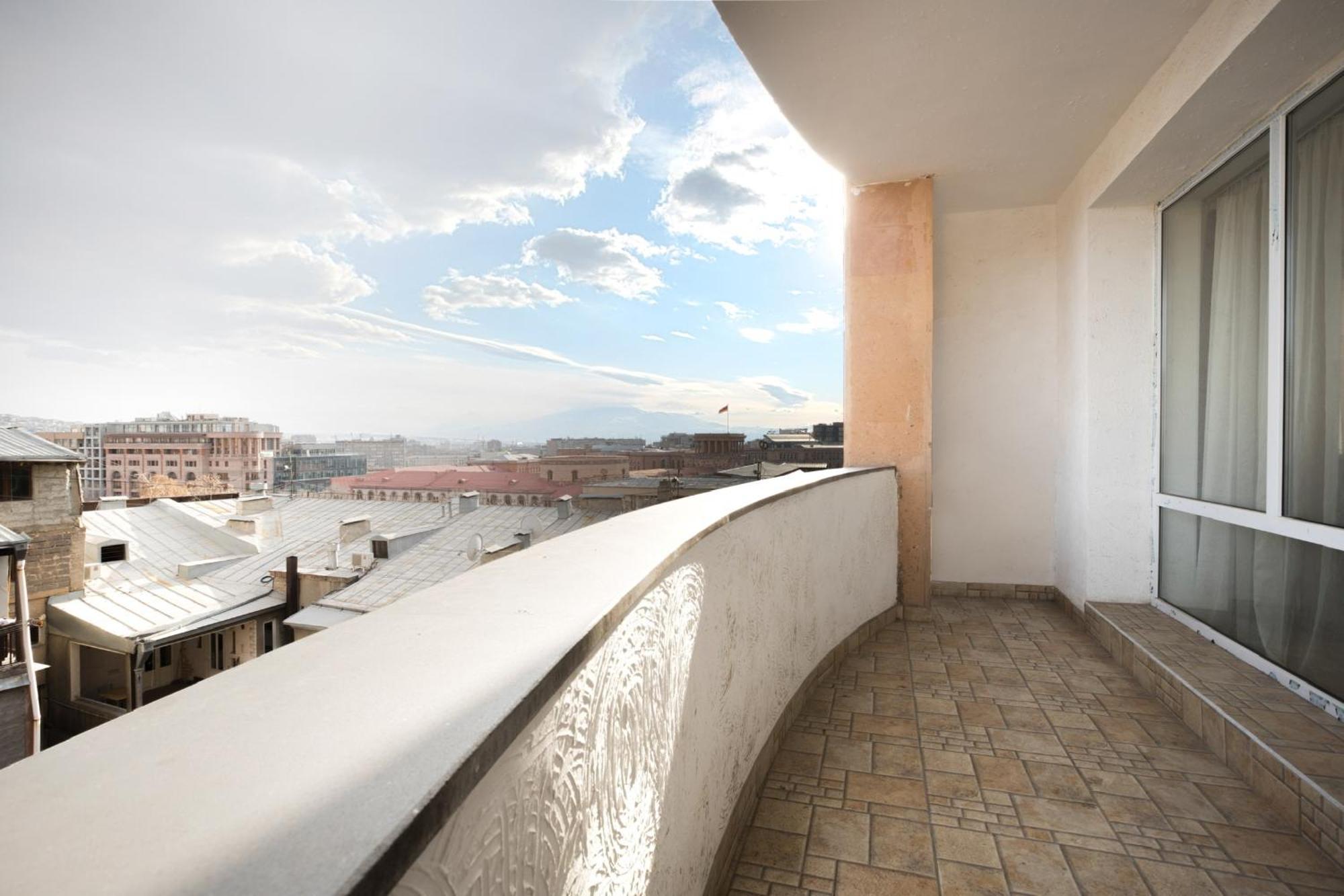 2 Bedrooms 2 Bathrooms Large And Lux Apartment Best Location 耶烈万 外观 照片